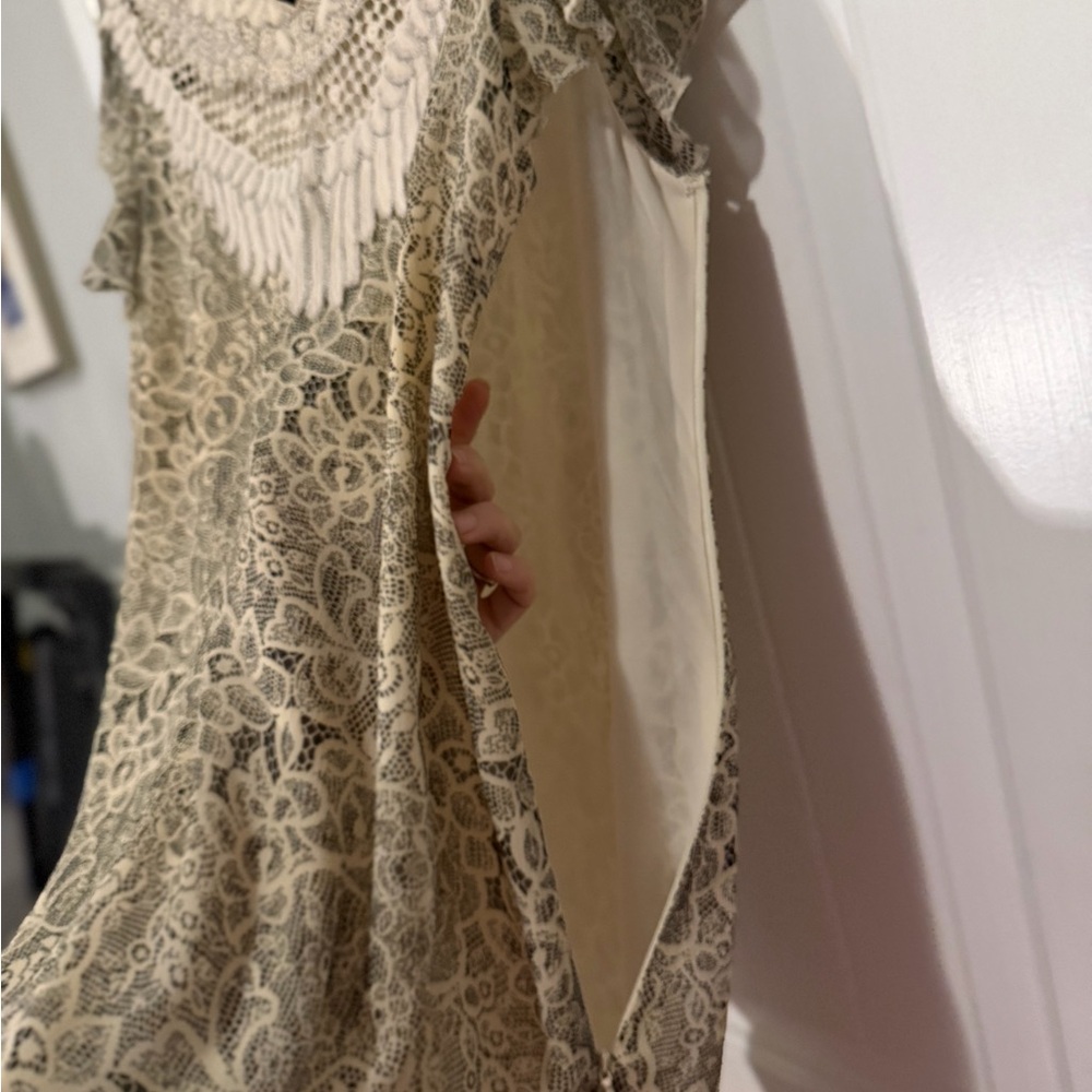 Badgley Mischka Lace Mini Dress, Cream and Black, size 8 - Picture 4 of 8